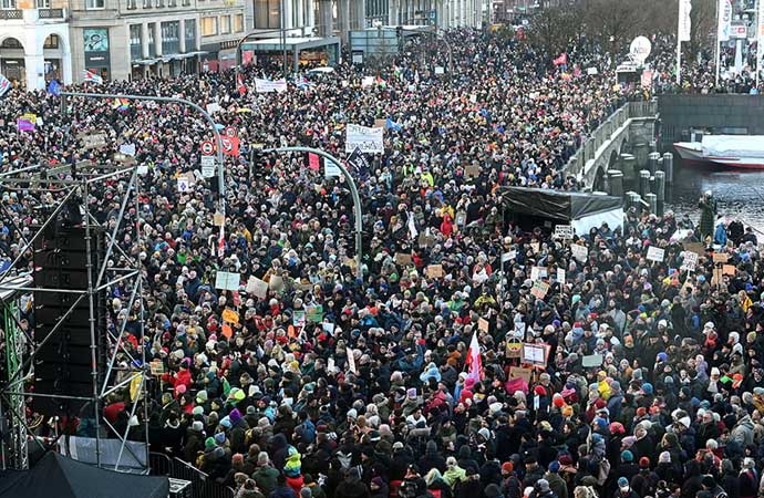 Almanya’da sızan toplantı sonrası on binler meydanlara aktı: AfD yasaklansın