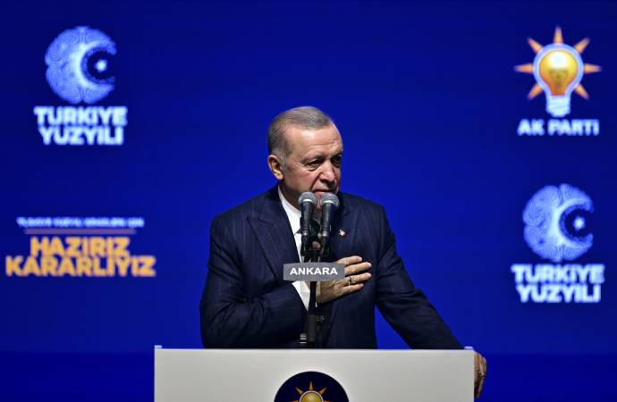 AKP’nin İstanbul ilçe belediye başkan adayları açıklandı, üç isim çizik yedi