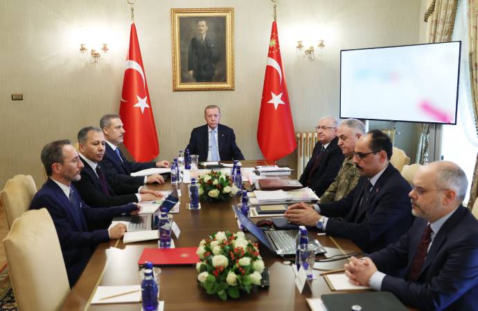 Dolmabahçe’de güvenlik toplantısı: ‘Teröristan’ kurulmasına izin vermeyeceğiz