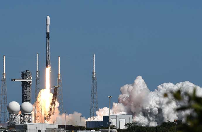 SpaceX uzaya 4 ton kargo gönderdi