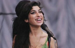 27 yaşında ölen Amy Winehouse’un hayatını anlatan ‘Back to Black’ten ilk fragman
