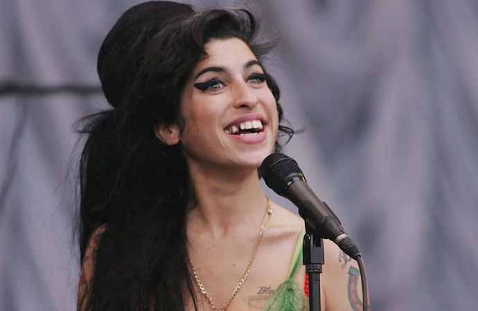 27 yaşında ölen Amy Winehouse’un hayatını anlatan ‘Back to Black’ten ilk fragman