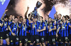 Hakan Çalhanoğlu Inter’de bir kupa daha kaldırdı