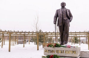 Kazakistan’a Atatürk anıtı!