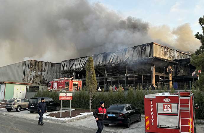 Kütahya’da fabrika yangını! İtfaiye ekipleri seferber oldu