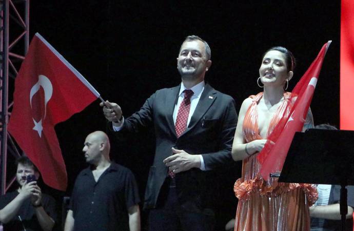 Melek Mosso konseri sonrası istifa eden Cüneyt Yüksel AKP’nin Tekirdağ adayı oluyor