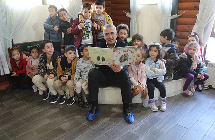 Başkan Tarhan’dan miniklere sürpriz ziyaret