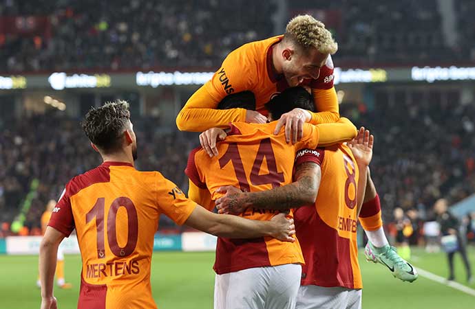 Galatasaray kritik maçta Trabzonspor’a gol oldu yağdı