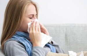 Ateş, boğaz ağrısı, öksürük… Geçmeyen hastalığın sebebi üç virüs
