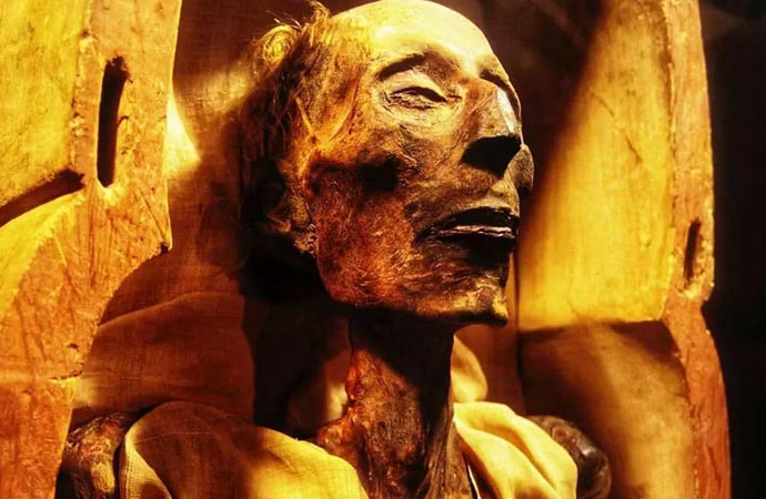 Yılda sadece 2 defa gerçekleşiyor! Firavun 2. Ramses’in heykeline güneş vurdu