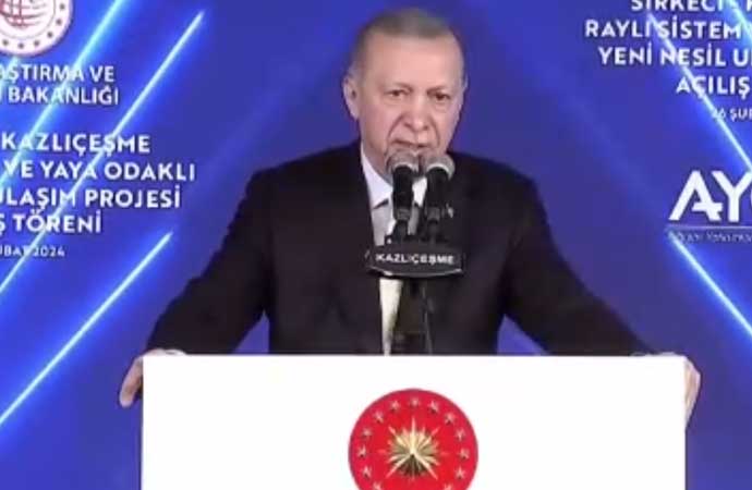 Erdoğan ‘metal yorgunluğu var’ diyerek istifa ettirdiği Kadir Topbaş’ı övdü