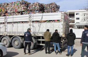 Kaçak göçmenler bu kez tırdaki çöplerin arasından çıktı