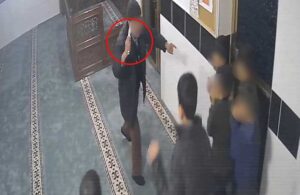 Camide çocukları bıçakla tehdit eden yaşlı adam gözaltına alındı