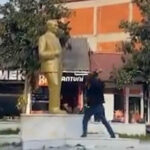 Atatürk büstüne baltalı saldırı!