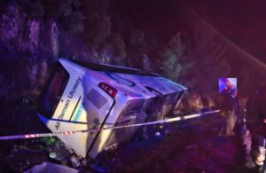 Antalya’da yolcu otobüsü devrildi! Biri ağır 20 yaralı