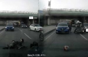 Çağlayan’da feci kaza! Otomobilin çarptığı motosikletli öndeki aracın altına sürüklendi