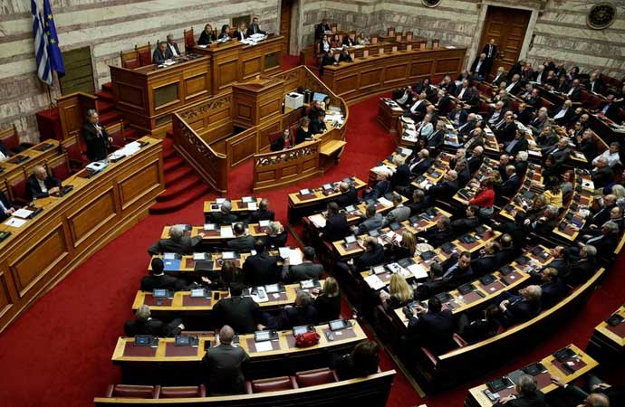 Yunanistan Parlamentosu eşcinsel evliliği kabul etti
