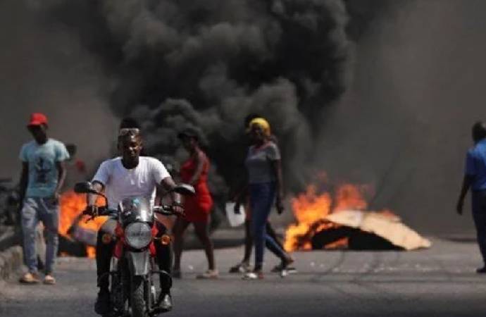 Çetelerin saldırıya geçtiği Haiti’de başbakan istifa etti