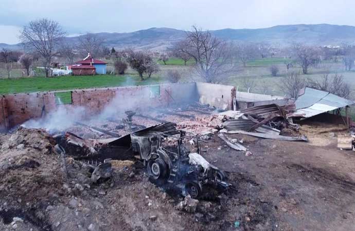 Amasya’da çiftlikte yangın: 150’den fazla hayvan telef oldu
