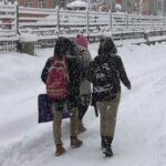 Kar yağışı etkili oldu 1 ilde okullar tatil edildi