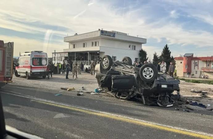Erdoğan’ın koruma ekibi Şırnak’ta trafik kazası geçirdi! Bir şehit üç yaralı