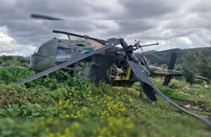 İzmir’de zorunlu iniş yapan askeri helikopter devrildi: 1 personel yaralı
