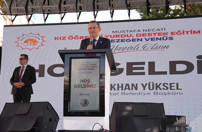CHP Genel Başkanı Özgür Özel Kartal’da toplu açılış törenine katıldı