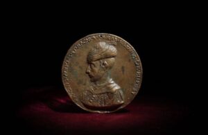 Fatih Sultan Mehmet’in ‘tılsımlı madalyon’u Londra’da satışa çıkıyor
