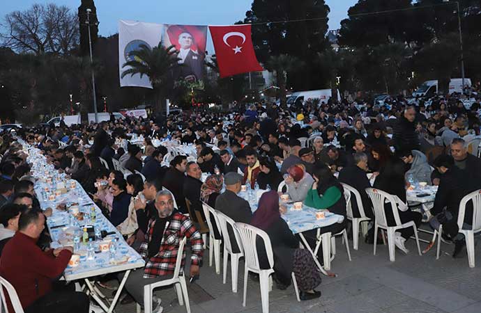 Turgutlu Belediyesi’nden geleneksel iftar yemeği