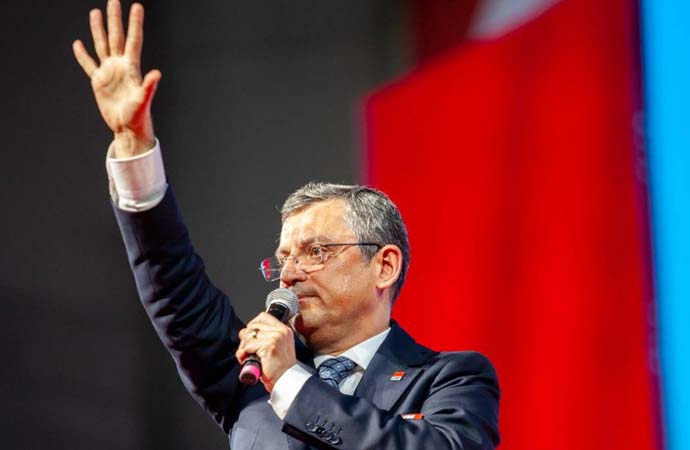 ‘Kamuya personel alınmayacak’ diyen Mehmet Şimşek’e Özgür Özel’den tepki