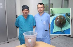 Karın ve bel ağrısıyla hastaneye giden yaşlı kadının karnından 10 kiloluk tümör çıktı
