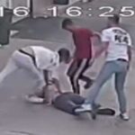 Bursa’da üç kişi bir kişiyi öldüresiye dövdü! Yere düşen gencin yüzünü tekmelediler