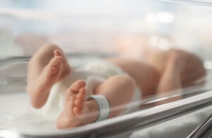 Yenidoğan bebekler üzerinden dolandırıcılık! 14 doktor, 17 hemşire gözaltında
