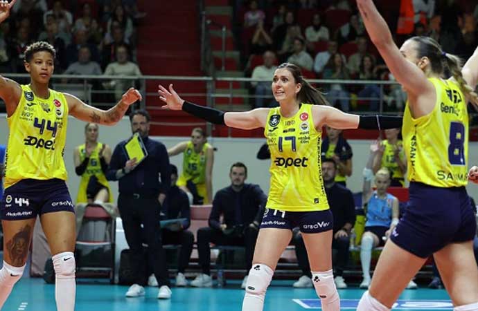 Eczacıbaşı Dynavit’e set vermeyen Fenerbahçe Opet seride öne geçti