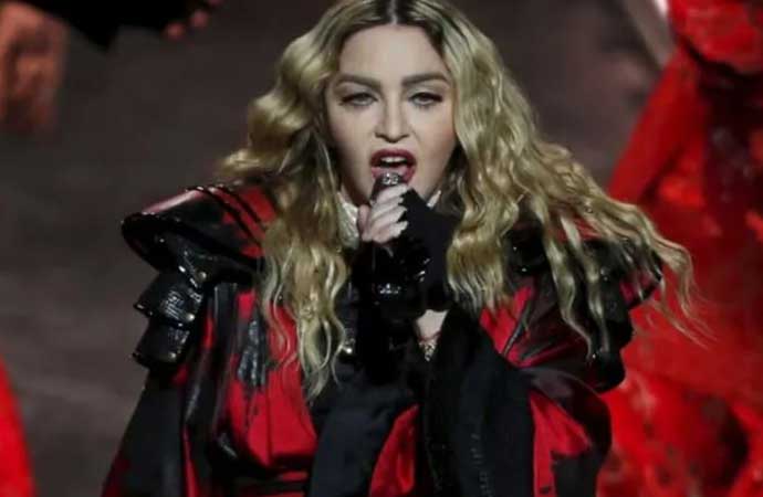 Madonna bir dava şoku daha! Yine konsere geç çıktı
