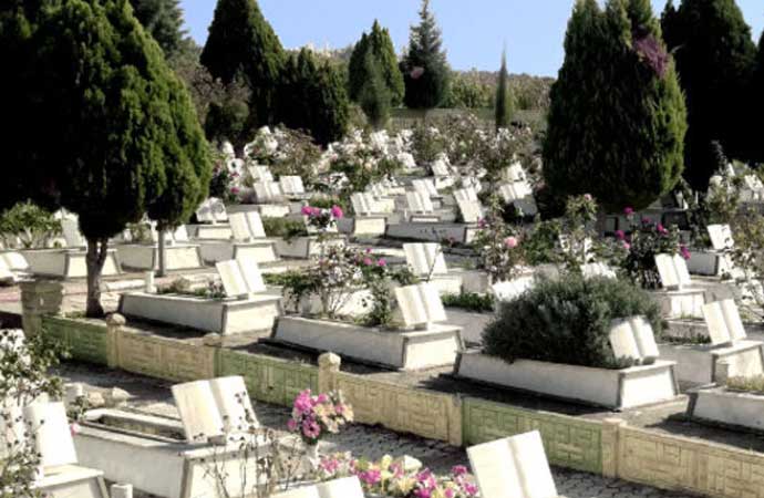 Uzman çavuş kardeşlere ateş açtı: Mezarlıkta ot yakma cinayeti