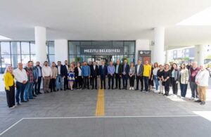 Mersin Büyükşehir Belediye Başkanı Vahap Seçer, Mezitli Belediye Başkanı Ahmet Serkan Tuncer’i makamında ziyaret etti