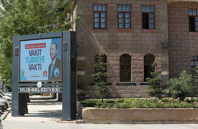 DEM Parti’nin 20 yıl sonra AKP’den devraldığı belediyenin 890 milyon borcu çıktı