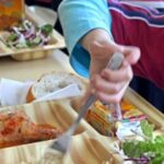 Öğrencilerin okul öğünü kabusu büyüyor! “Bir tostu 3 öğrenci bölüşüp yiyor”