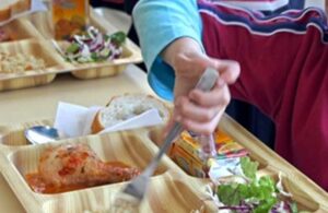 Öğrencilerin okul öğünü kabusu büyüyor! “Bir tostu 3 öğrenci bölüşüp yiyor”