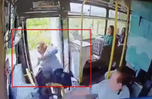 Otobüsten düşen yolcu hayatını kaybetmişti! Kapıyı açık bırakan şoför tepkiler sonrası tutuklandı