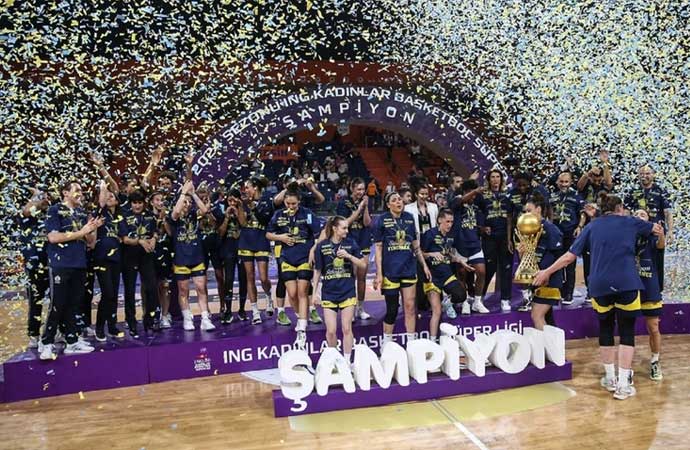 Fenerbahçe Alagöz Holding Avrupa’dan 3 gün sonra Türkiye şampiyonluğuna uzandı