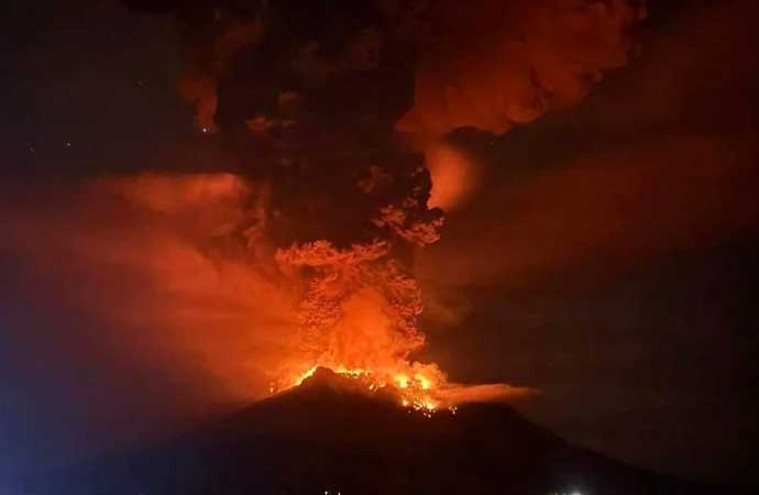Endonezya’da yanardağ patladı: Binlerce kişi tahliye edilecek