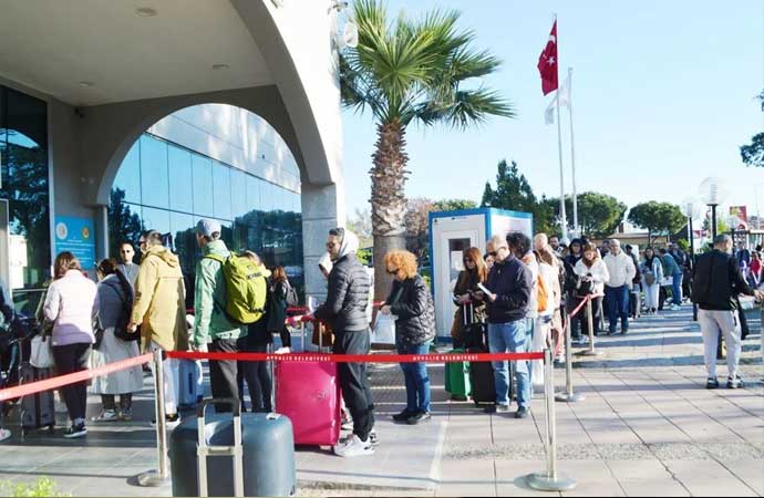 Kapıda vize dönemi başladı, Türkler Yunan adalarına akın etti