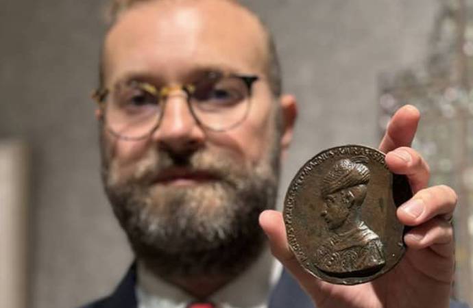 Fatih Sultan Mehmet’in ‘tılsımlı madalyon’u satışa çıktı, 1.4 milyon sterlinlik teklif geri çevrildi