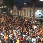 Galatasaray taraftarları şampiyonluğun ardından sokaklara döküldü!