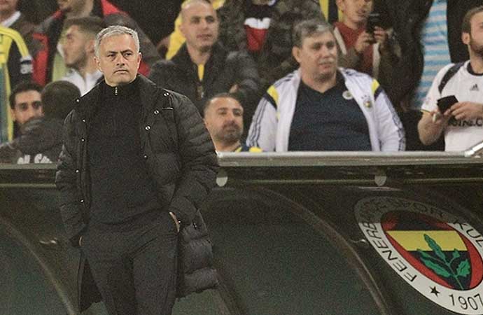 Mourinho’dan Fenerbahçe taraftarına ilk mesaj: Kadıköy’de buluşuyoruz