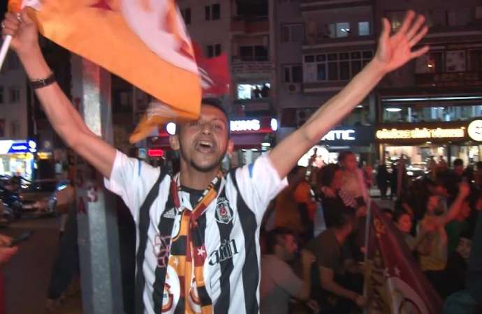 Beşiktaşlı taraftar Galatasaray’ın şampiyonluğunu kutladı
