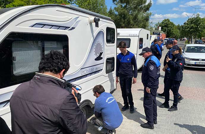 Kamu alanlarını işgal eden karavanlar kaldırıldı