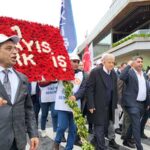 TÜRK-İŞ Taksim’e çelenk bıraktı